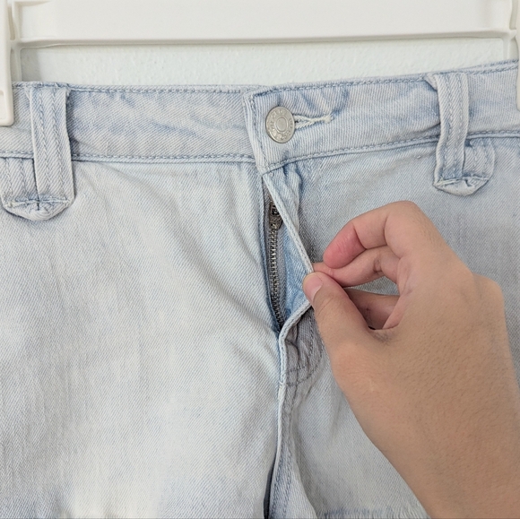 Anthropologie Pilcro Shortie Shorts Frayed Hem Light Wash Low Rise Distressed 27 - Picture 4 of 10